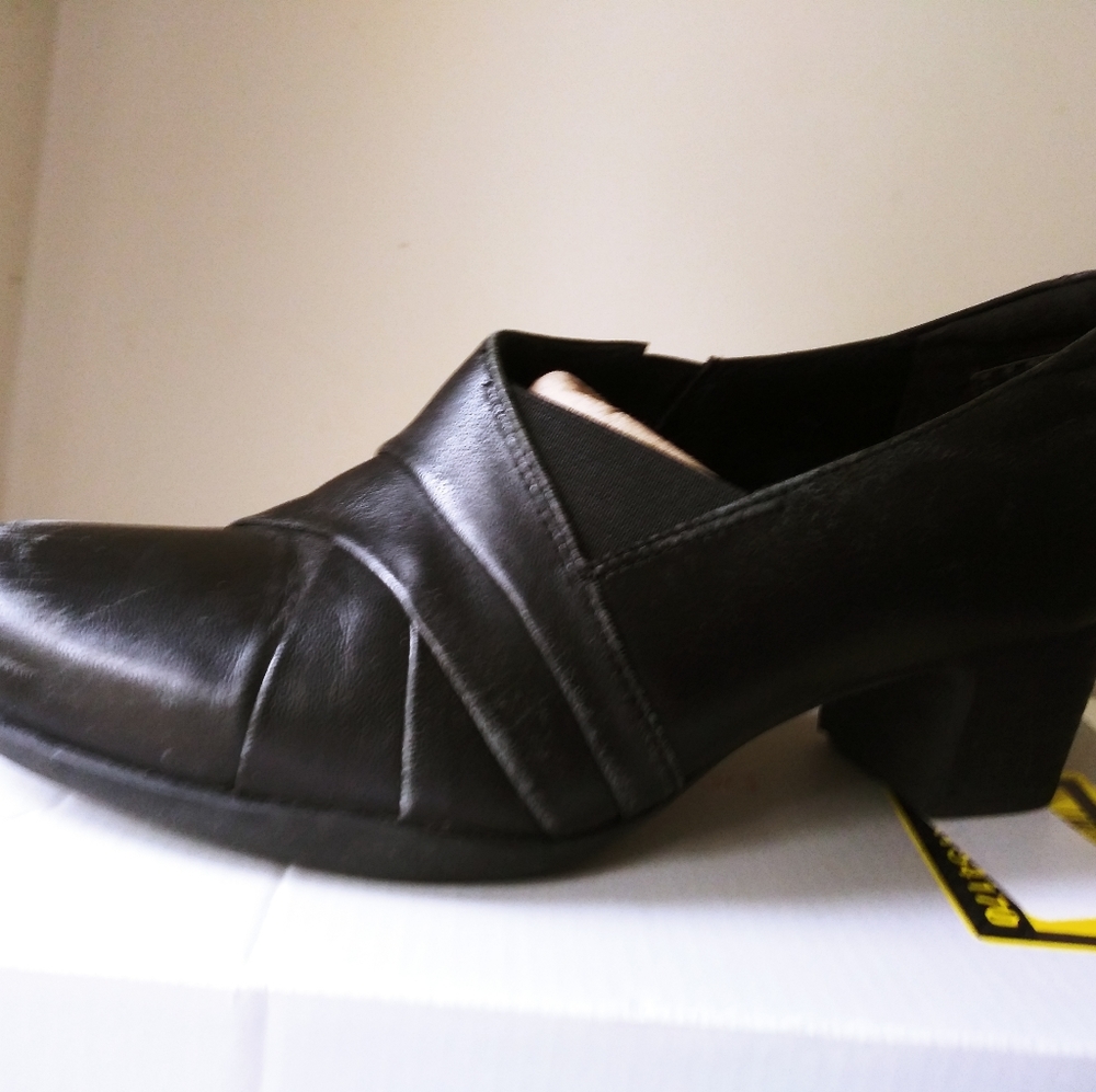 Clark's Artisan women's Rosalyn Adele Dress Heel